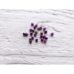 25 Perles CUBES 2 mm  Purple Iris