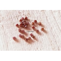 Perles CUBES 2 mm Mauve Irisé  x 25