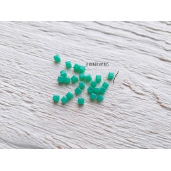 Perles CUBES 2 mm Green Turquoise Opal x 25