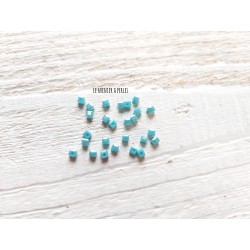 25 Perles CUBES 2 mm Turquoise AB