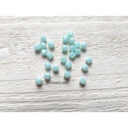 25 Perles CUBES 4 mm Light Turquoise Opaque