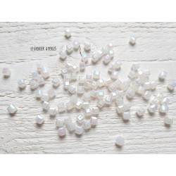 25 Perles Cubes 4 mm Blanc AB