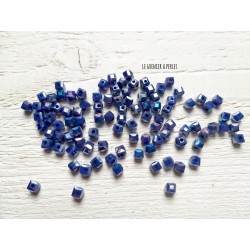 25 Perles CUBES 4 mm Bleu Irisé AB