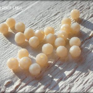 25 Perles Rondes Facettées 4 mm Beige