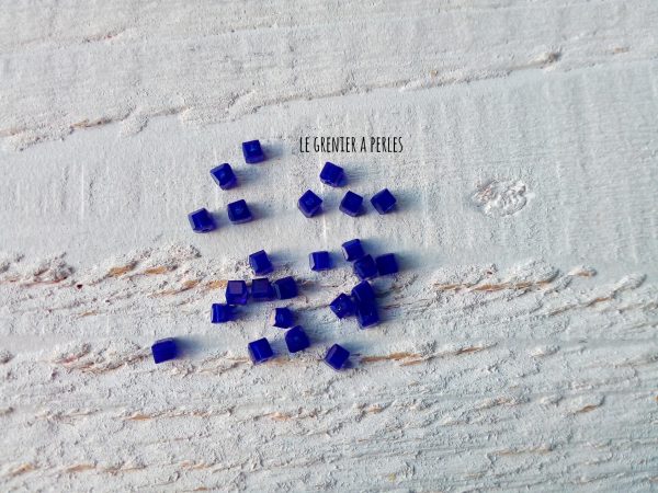 Perles CUBES 2 mm Cobalt x 25