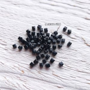 25 Perles CUBES 2 mm Noir