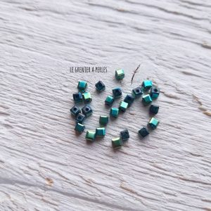 25 Perles CUBES 2 mm Métal Green