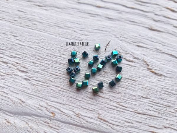 Perles CUBES 2 mm Métal Green x 25