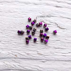 25 Perles CUBES 2 mm  Purple Iris