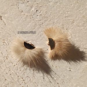 Pompon Fourrure Synthétique Beige 3 x 2 cm