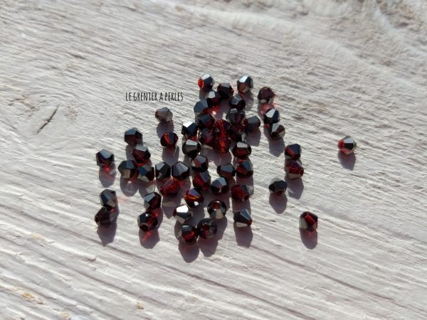 Toupies 3 mm Rouge reflets Noirs X 50