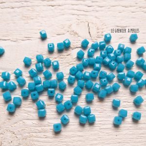 25 Perles Cubes 4 mm Turquoise