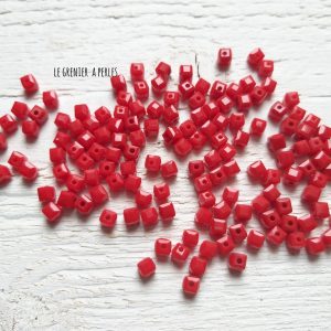 25 Perles Cubes 4 mm Rouge Opaque