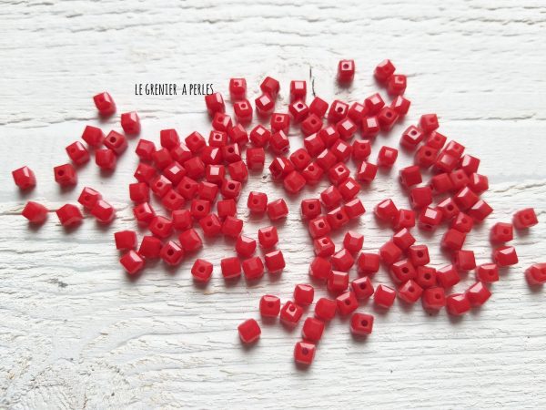 25 Perles Cubes 4 mm Rouge Opaque