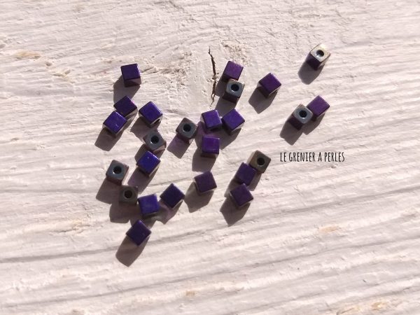 Perles CUBES 2 mm Hématite Violet x 25