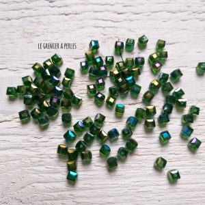 25 Perles CUBES 4 mm Vert Pétrole