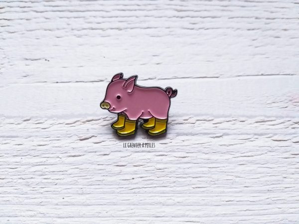 Pin's Petit cochon aux bottes jaunes