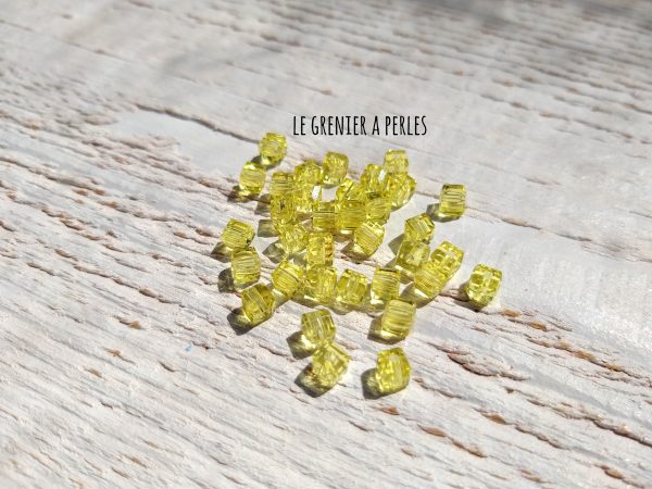 25 Perles CUBES 4 mm Jaune Citron