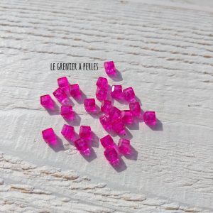 25 Perles CUBES 3 mm Rose Fuschia