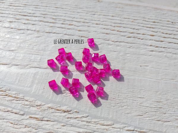 25 Perles CUBES 4 mm Rose Fuschia