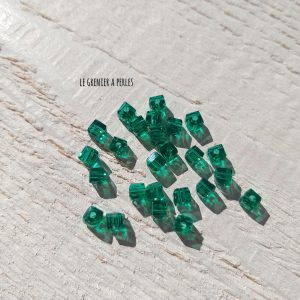 25 Perles CUBES 4 mm Emeraude