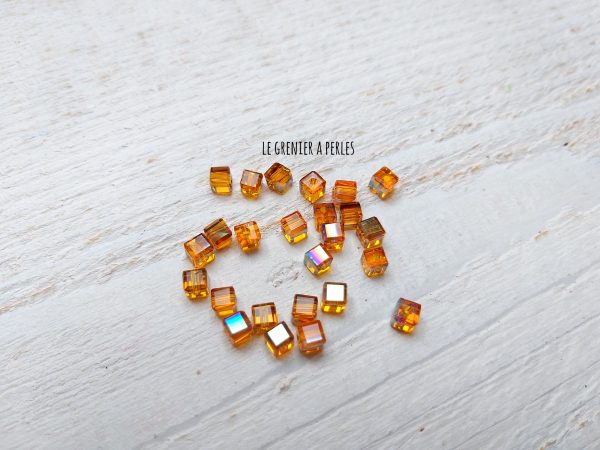 25 Perles CUBES 4 mm Orange Brûlée