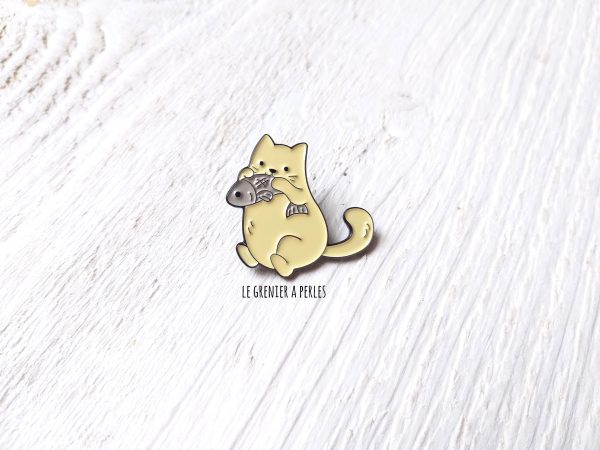 Pin's Chat et son poisson