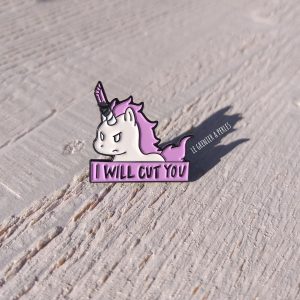 Pin’s Licorne rose – Licorne féroce