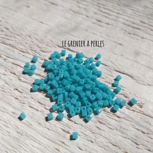 25 Perles CUBES 2 mm Turquoise Opaque