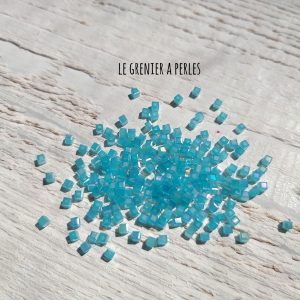 25 Perles CUBES 2 mm Bleu Ciel AB