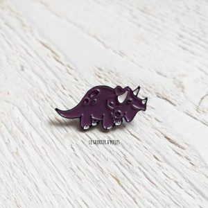 Pin’s Dino violet * Pin’s en émail