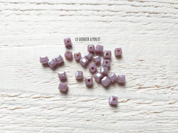 25 Perles CUBES 4 mm Lila AB