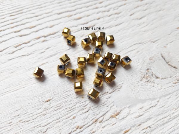 25 Perles CUBES 4 mm Golden