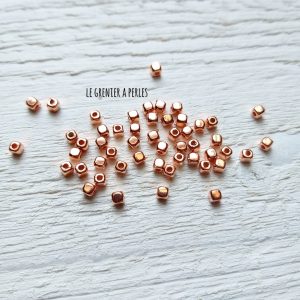 30 Perles CCB Cubes 4 mm Or Rose