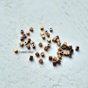 25 Perles CUBES 2 mm Hématite Bronze