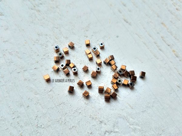 25 Perles CUBES 2 mm Hématite Bronze