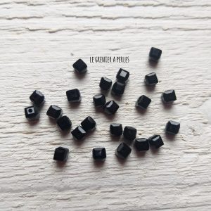 25 Perles CUBES 4 mm Noir