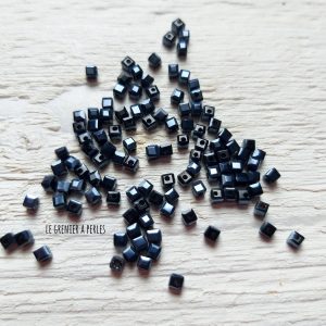 25 Perles CUBES 2 mm Hématite