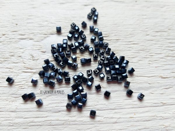 25 Perles CUBES 2 mm Hématite