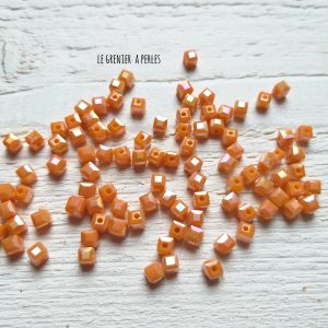 25 Perles CUBES 4 mm Orange Irisé