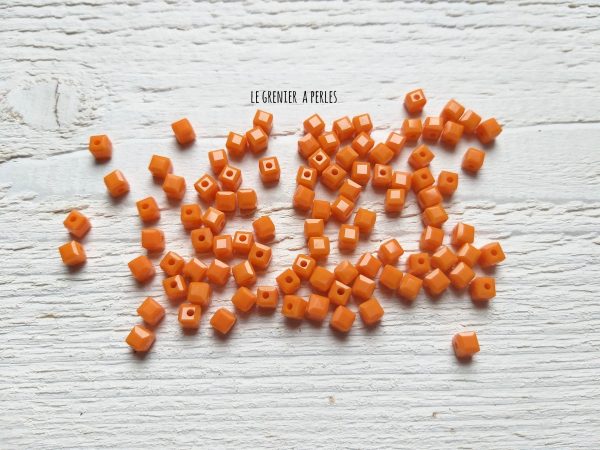 25 Perles CUBES 4 mm Orange