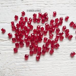 25 Perles CUBES 4 mm Dark Rouge