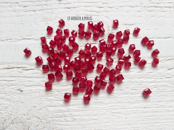 25 Perles CUBES 4 mm Dark Rouge