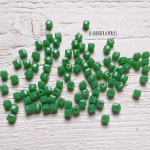 25 Perles CUBES 4 mm Vert Linchen