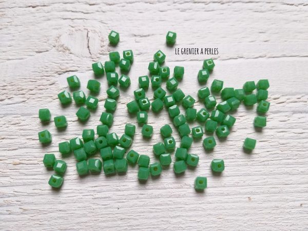 25 Perles CUBES 4 mm Vert Linchen