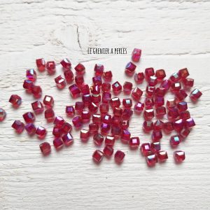 25 Perles CUBES 4 mm Dark Rouge AB2x