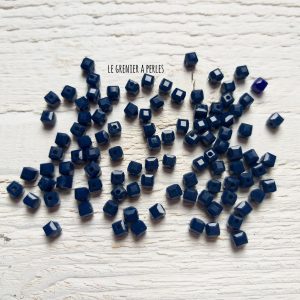 25 Perles CUBES 4 mm Bleu Canard