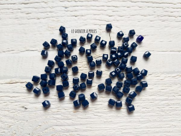 25 Perles CUBES 4 mm Bleu Canard