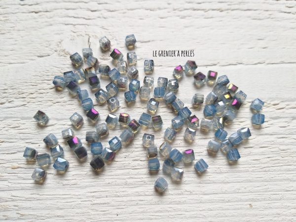 25 Perles CUBES 4 mm Silver Blue AB