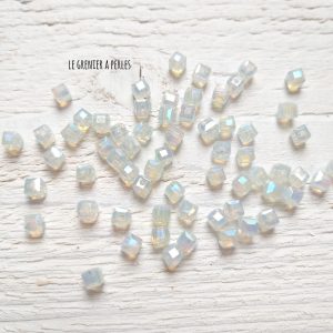 25 Perles Cubes 4 mm Cristal Opal AB